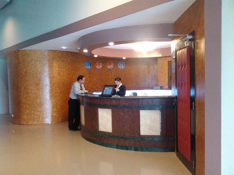ไอค่อน โฮเต็ล มากาปากัล Hotel มะนิลา ภายนอก รูปภาพ