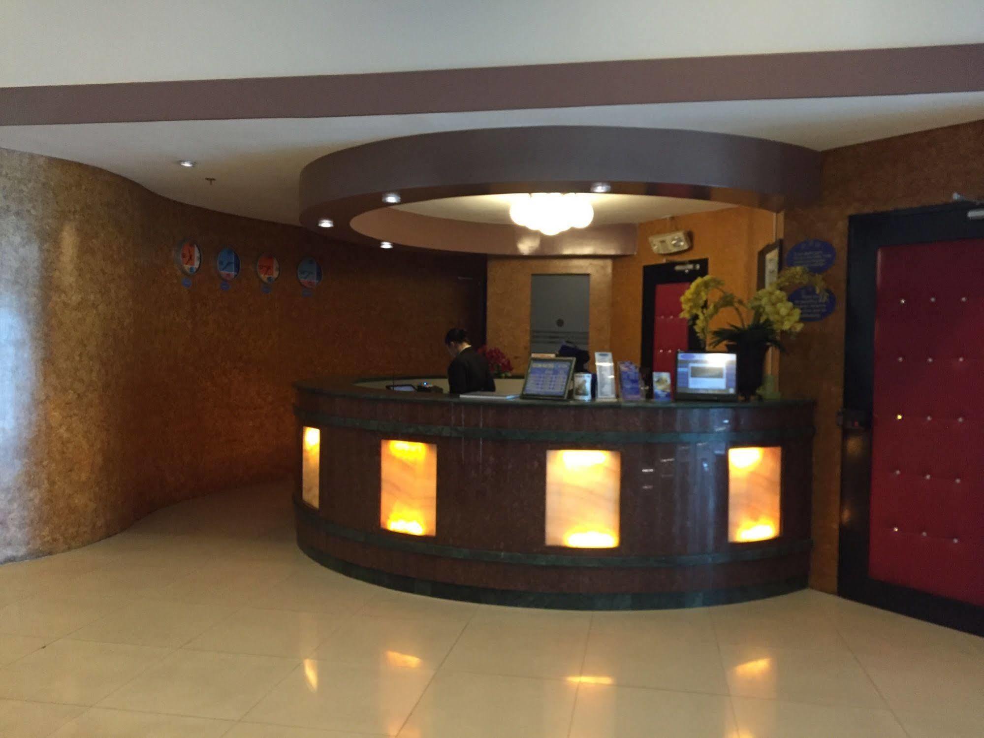 ไอค่อน โฮเต็ล มากาปากัล Hotel มะนิลา ภายนอก รูปภาพ